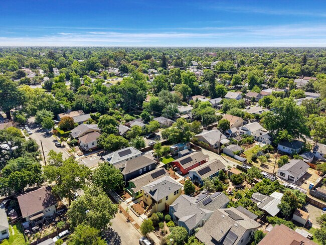Building Photo - Beautiful 2 bedroom 1 Bathroom for rent in North Oak Park! Close to UC Davis and McGeorge Law