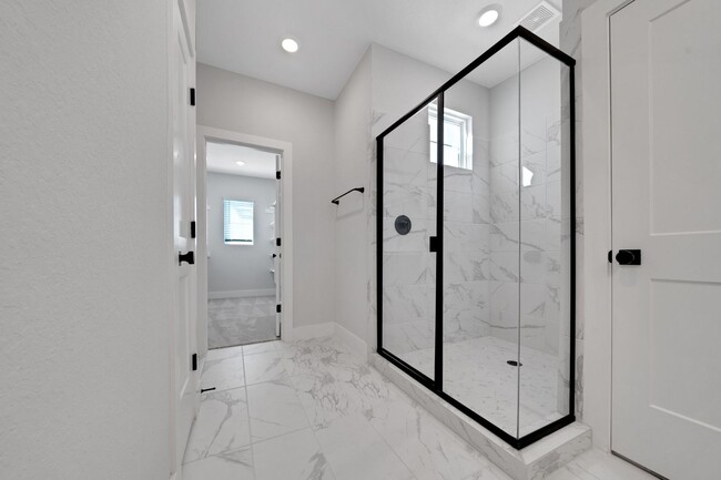 Building Photo - 13709 Giovannis Gdn