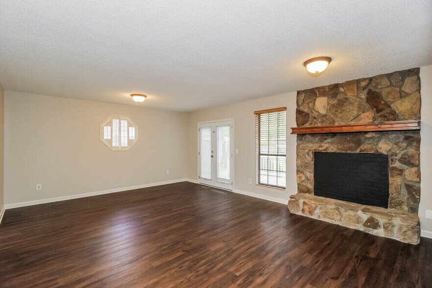 Building Photo - 3240 Beaver Dr