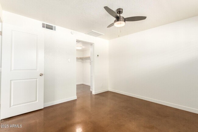 Building Photo - 616 S Bellview