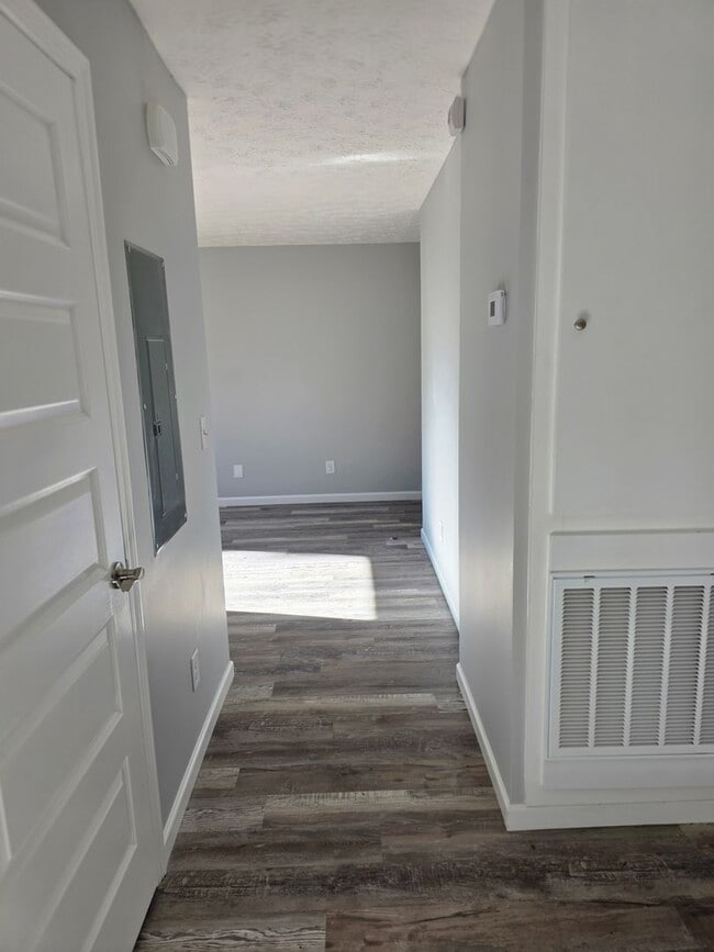 Building Photo - Ragland