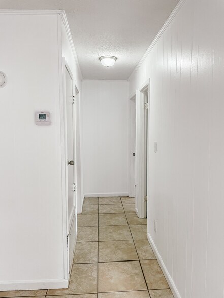 Hallway - 910 Calhoun Ave