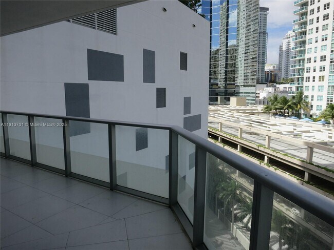 Building Photo - 1300 Brickell Bay Dr