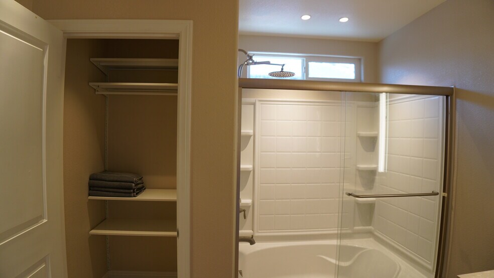 Building Photo - 5532 Autumn Cliffs Way