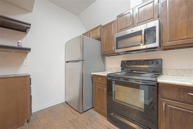 Building Photo - 1330 Augusta Dr