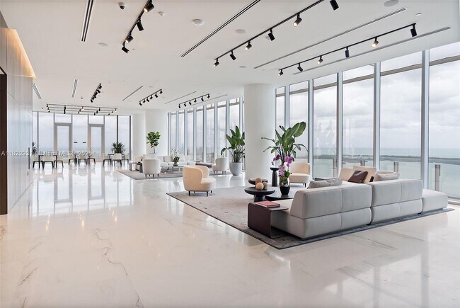 Building Photo - 300 Biscayne Blvd Way