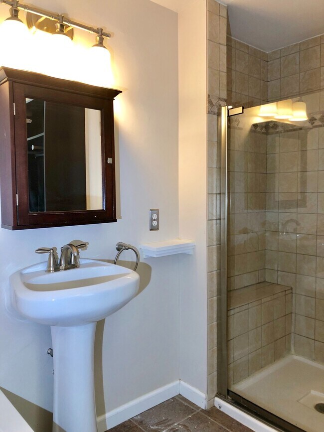 Building Photo - Charming 2 Bedroom/2 Bathroom Townhome in Federal Hill W/ Parking