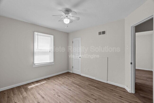 Building Photo - 9724 Dennis Dr