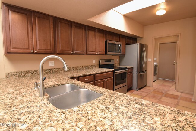 Building Photo - 5066 N Placita Del Lazo