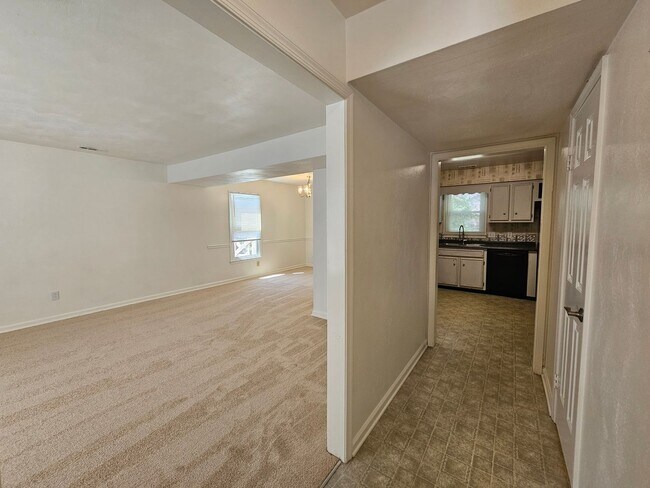Building Photo - Lynbrook Landing