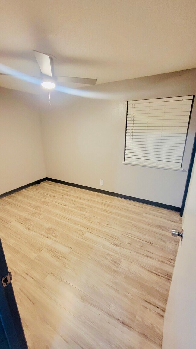 Building Photo - 3 Utica Ln