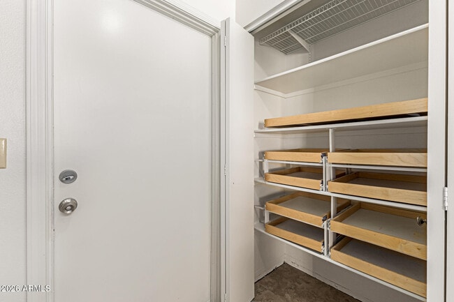 Building Photo - 8820 W Alice Ave