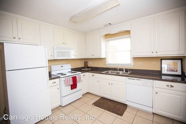 Building Photo - 3 br, 2.5 bath Apartment - 210 Whitehall Road