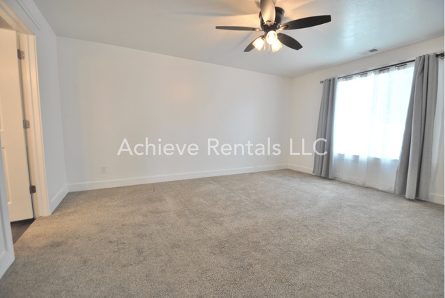 Building Photo - 230 W 1550 N