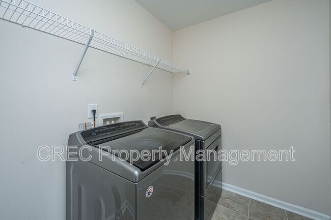 Building Photo - 201 Bigleaf Ct