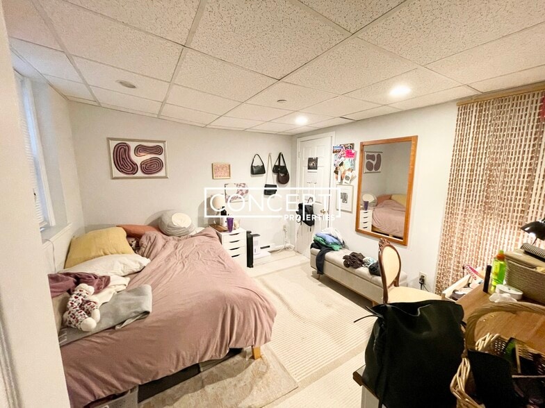 Building Photo - 77 Park Dr