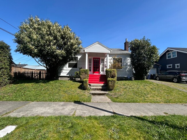 Building Photo - Stunning 2 bd 1 ba House with a basement a...