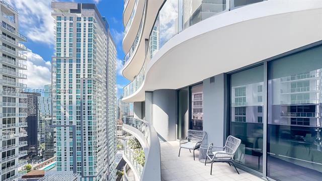 Building Photo - 1000 Brickell Plz