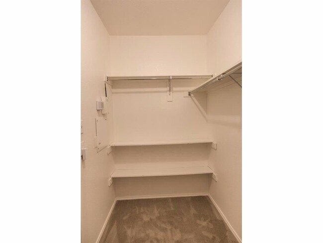 Building Photo - 4 bed 2.5 bath in Brookstone Community!!