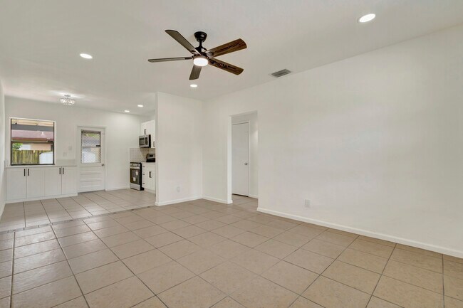 Building Photo - 6126 SW 19th St