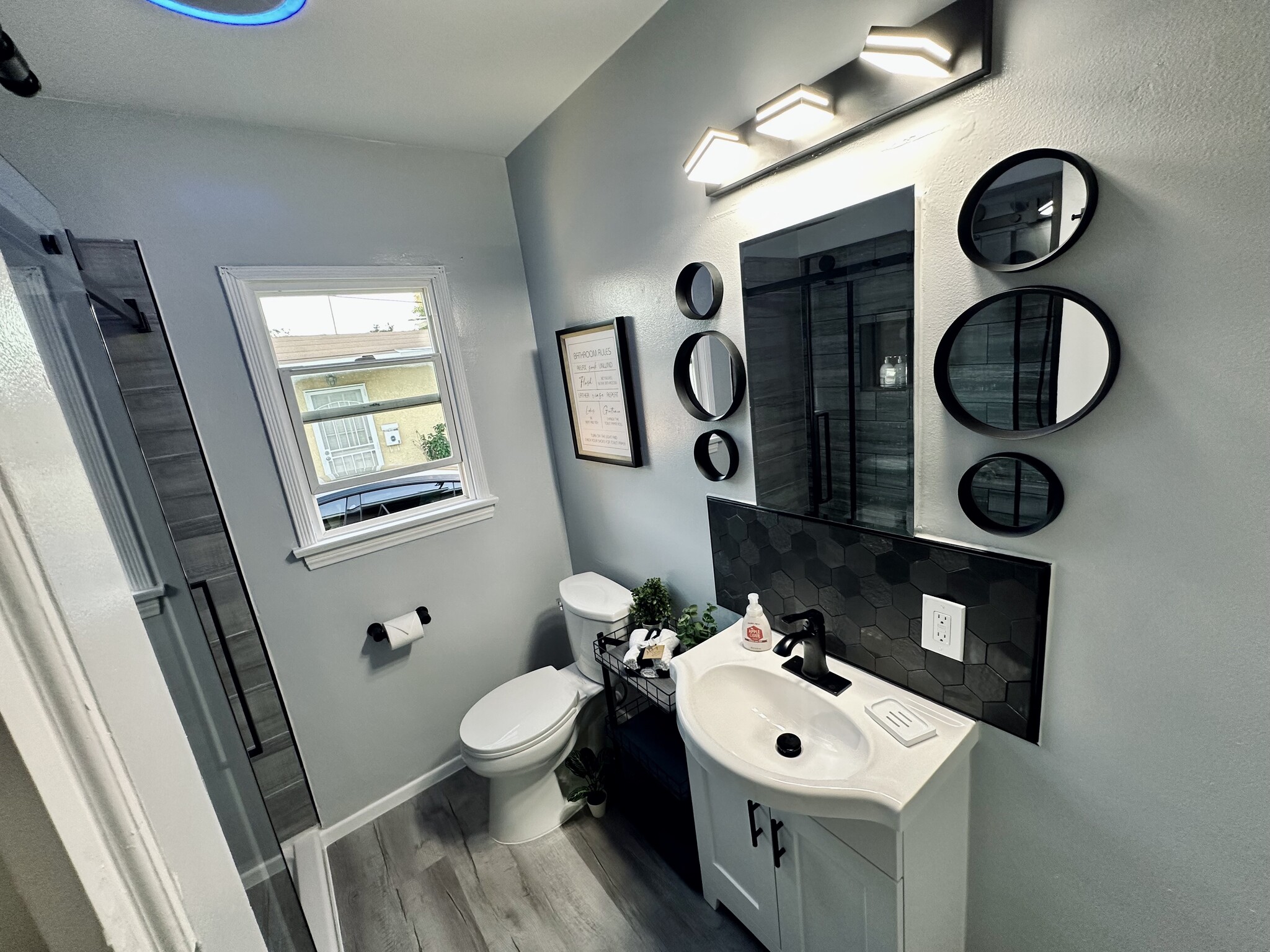 bathroom - 1220 N Cordova St