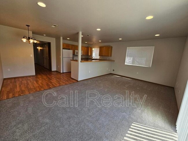 Building Photo - 2420 E Joseph Ave