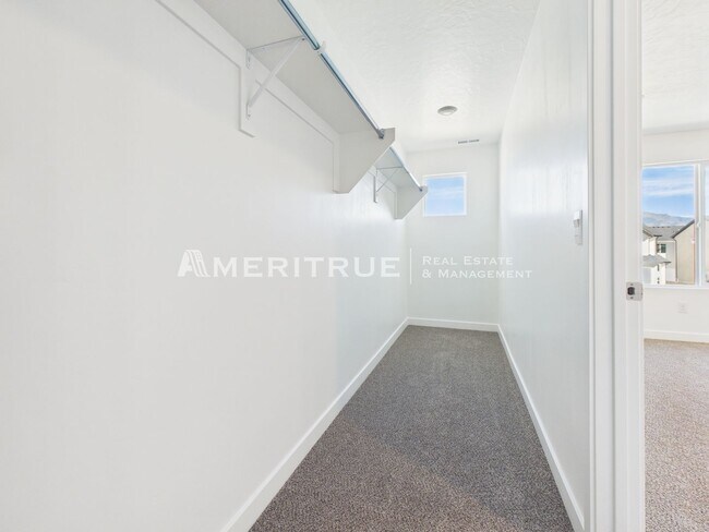 Building Photo - 1868 E 640 N
