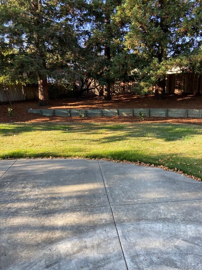 Building Photo - 1725 Tampico Ct