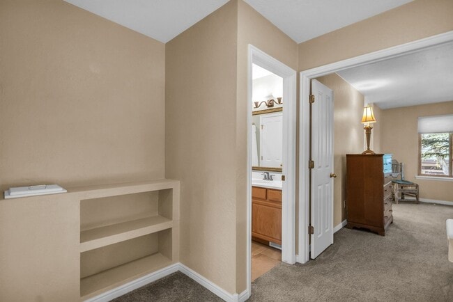 Building Photo - Cottage Loop Townhome