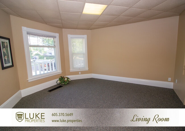 Building Photo - 203 S Summit Ave