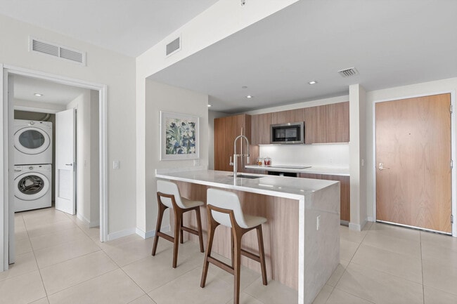 Building Photo - 401 N Birch Rd