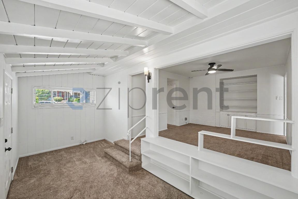 Building Photo - Unit