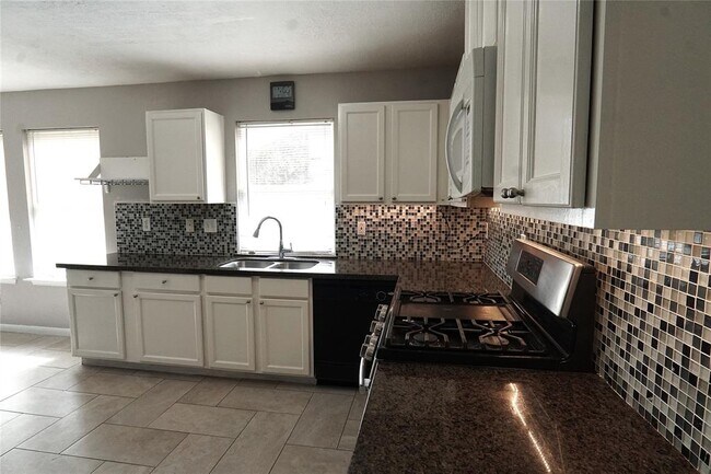 Building Photo - 3526 Gray Ridge Ct