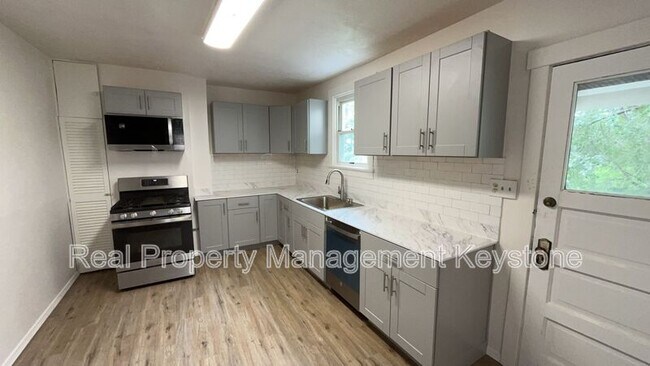 Building Photo - 625 Blanton St