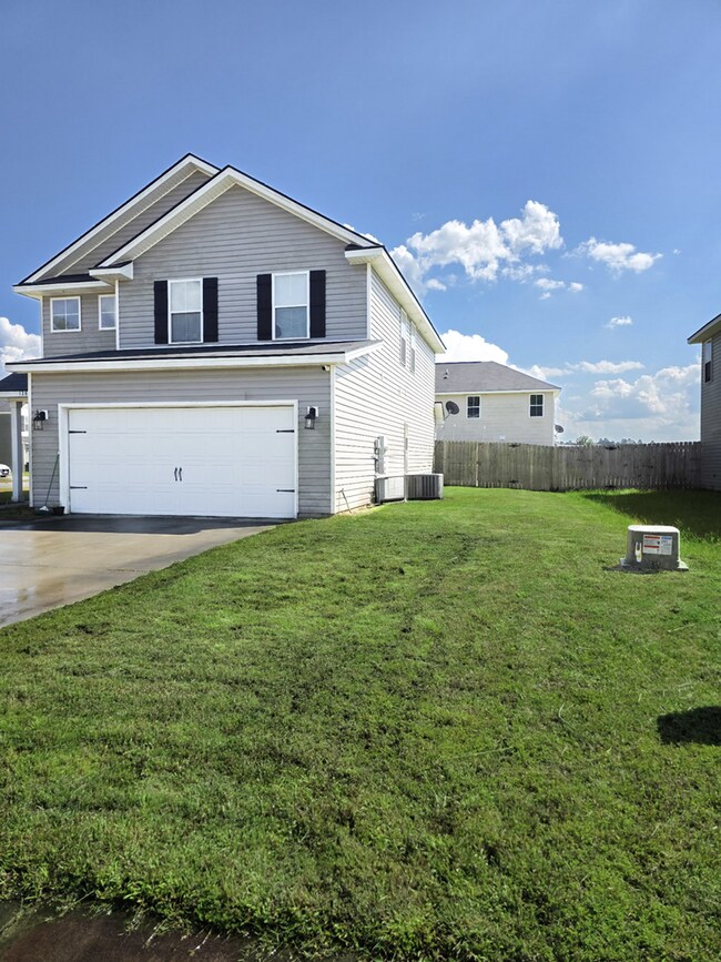 Building Photo - AVAILABLE NOW!