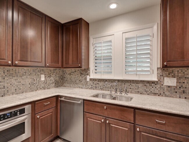 Building Photo - Beautiful Townhome in West Downtown Austin!