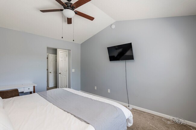 Building Photo - 425B6 Summit Terrace Ct