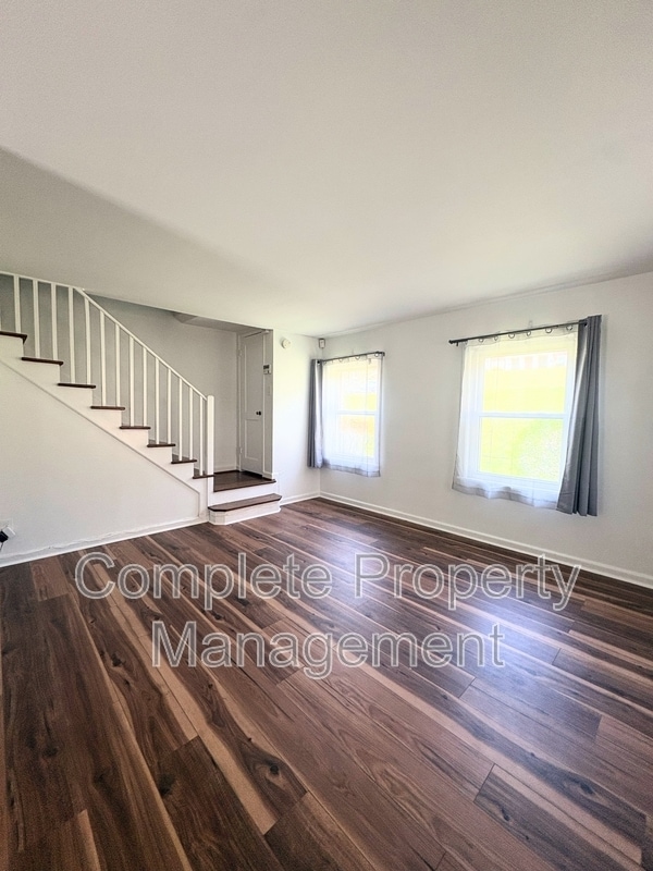 Building Photo - 1731 Valley Ave