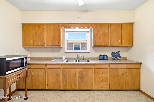 Building Photo - 119 McArthur Dr