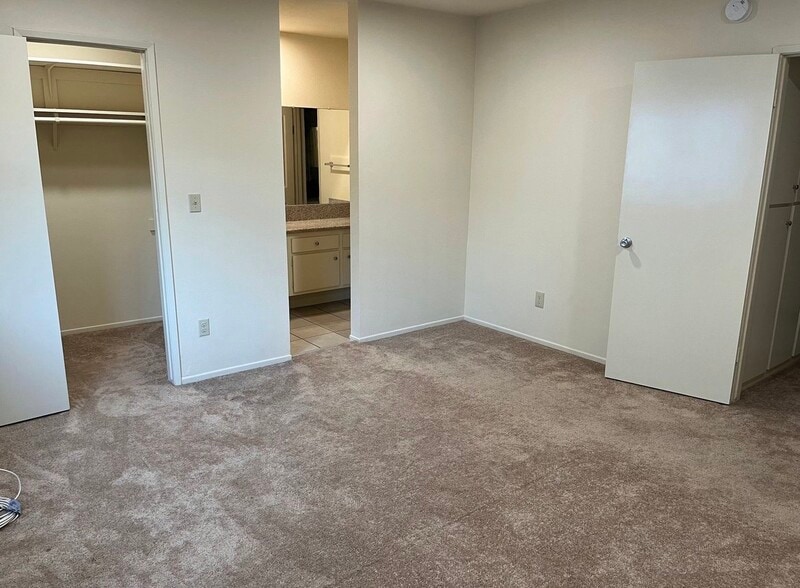 Building Photo - Villa Antigua