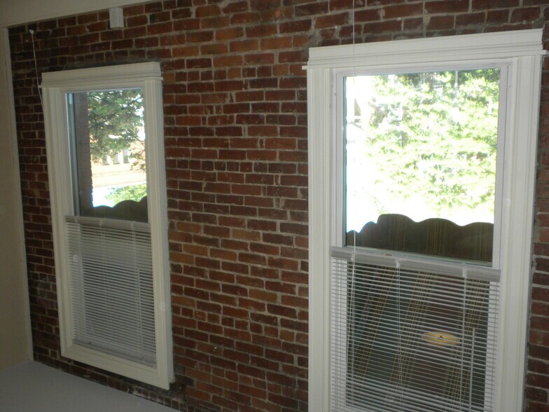 Building Photo - 15 N Pleasant St