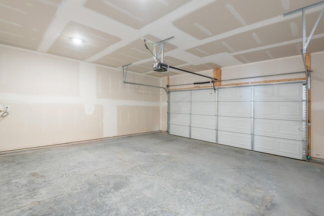 Building Photo - 104 Greystone Way