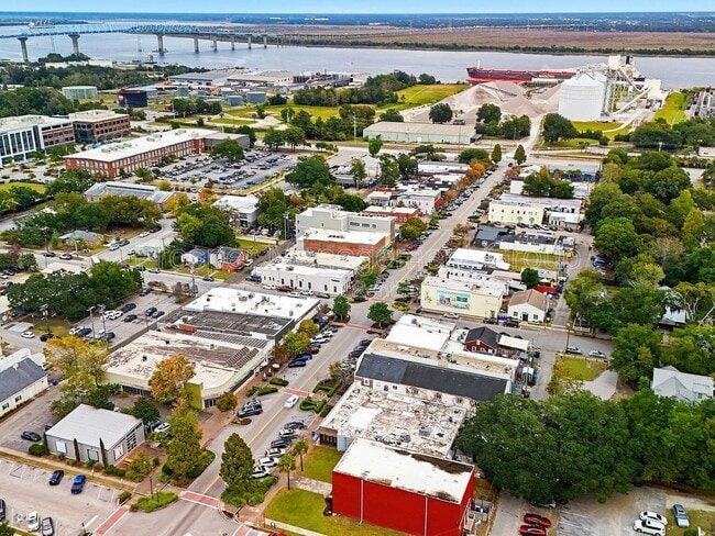 Building Photo - 4819 Boulevard Ln