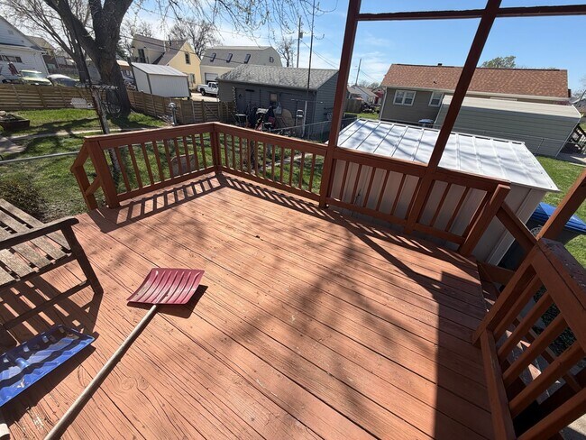 Building Photo - Spacious 4 Bedroom 2 Bathroom House on West End!