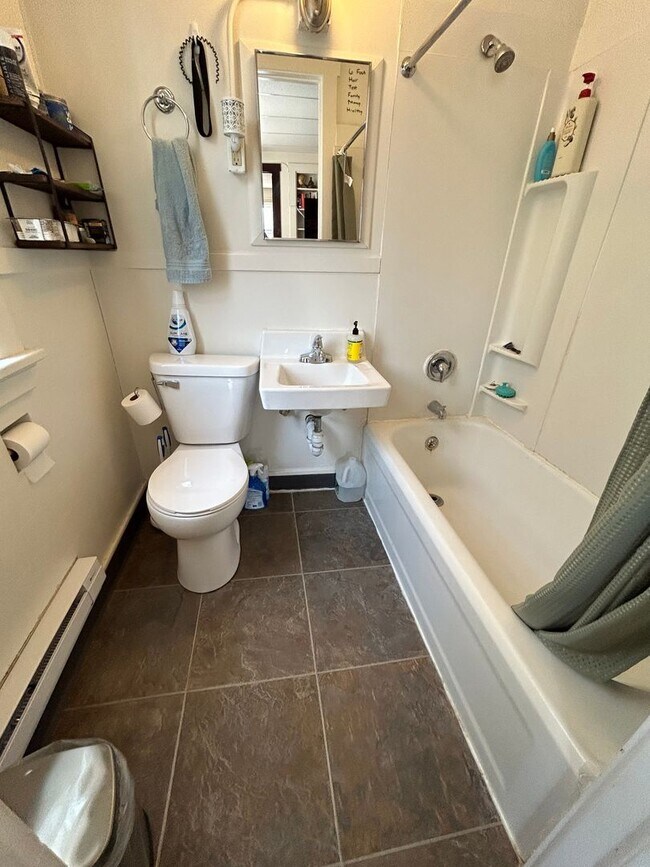 Building Photo - 1 Bedroom 1 Bathroom Apartment