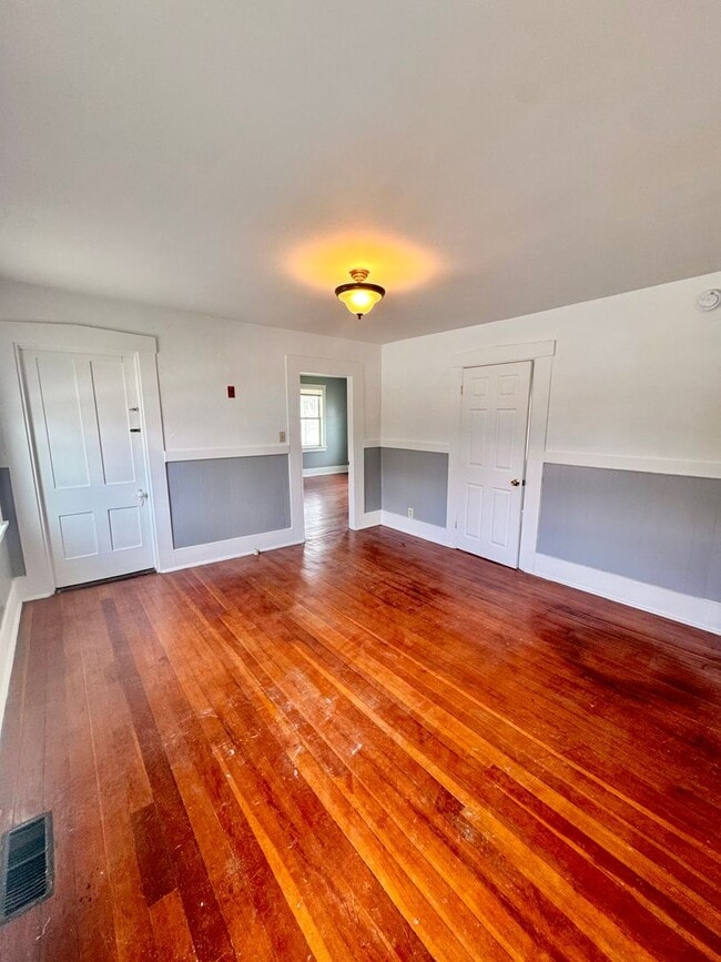 Building Photo - 30 Central St