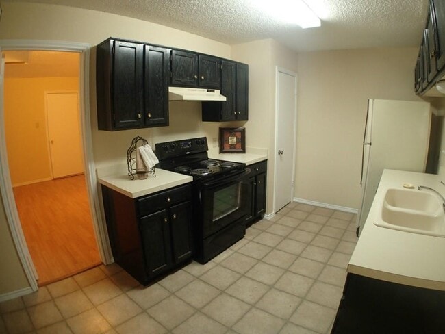 Building Photo - 9205 Sedgemoor Trail