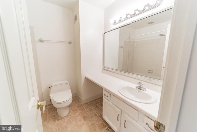 Building Photo - 10 Liberte Ln