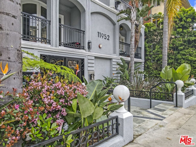 Building Photo - 11952 Montana Ave