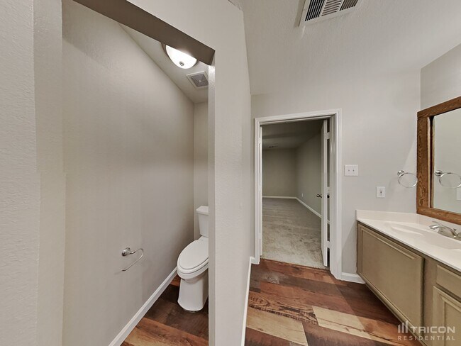 Building Photo - 401 Rustic Grove Ln
